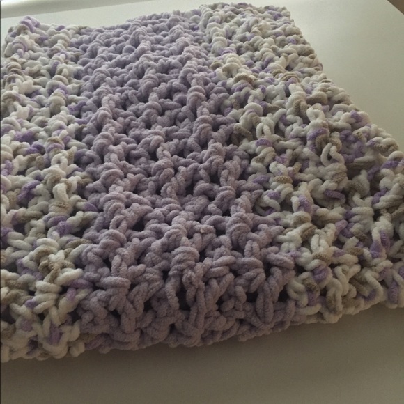 Crocheted baby blanket - Picture 4 of 4
